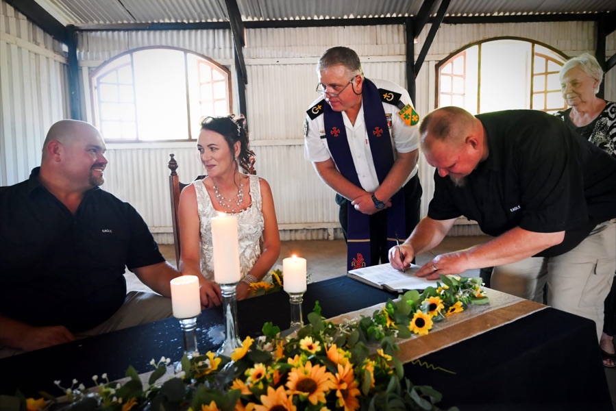 Wedding ceremony by Dr. Gerrit Rademeyer in Breyten